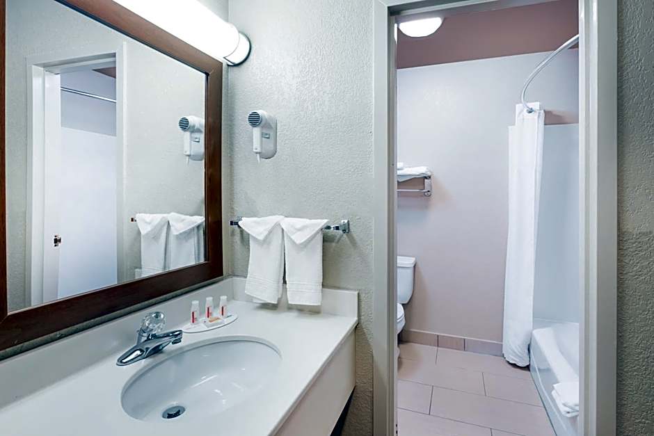 Days Inn by Wyndham Clive - West Des Moines