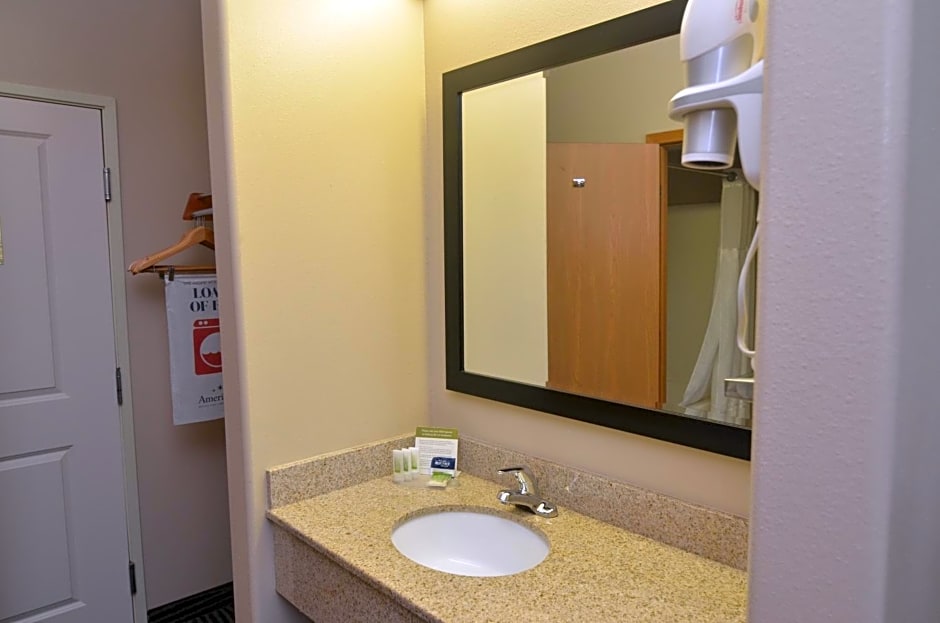 AmericInn by Wyndham Des Moines Airport