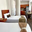La Lola Hotel & Suites