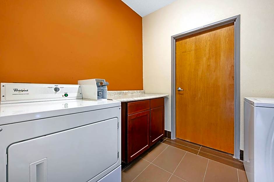 Comfort Inn & Suites North Greenfield