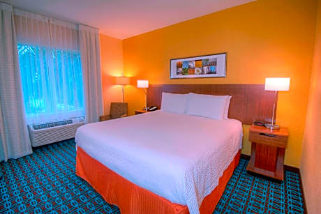 King Room with Adapted Tub - Mobility and Hearing Accessible