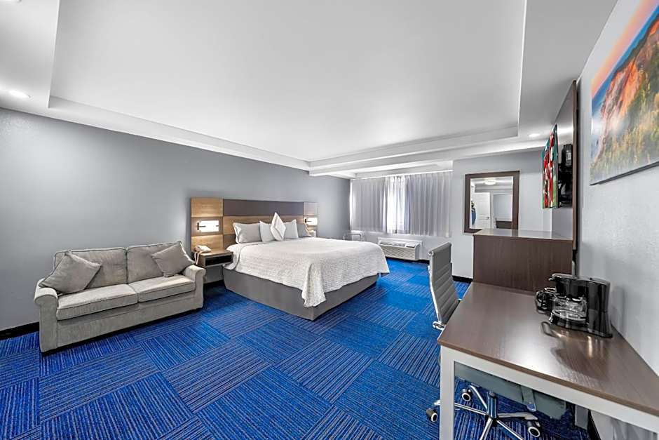 Admiralty Inn & Suites - a Red Collection Hotel