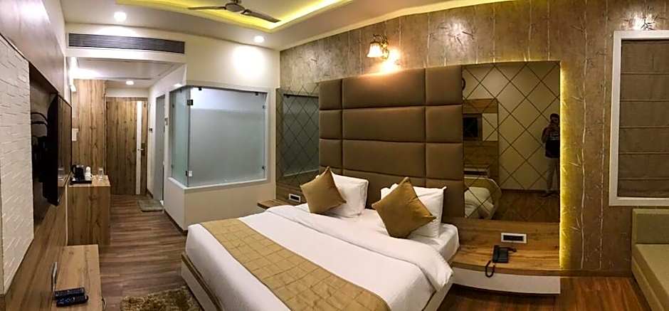 Hotel Wisteria blue