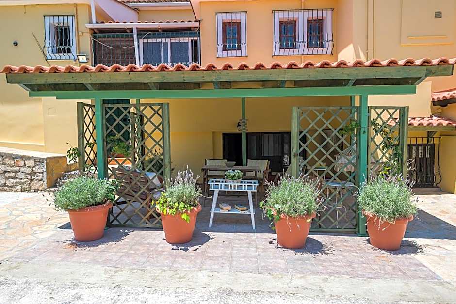 Amboula Beach Apartments