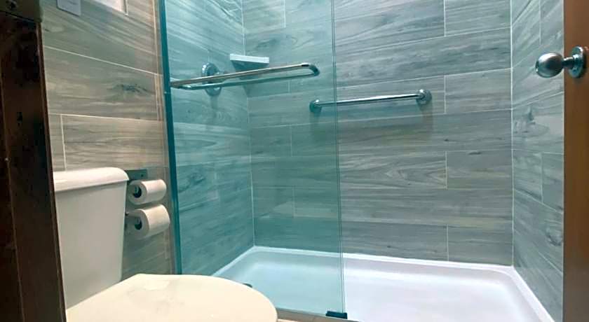 Econo Lodge Inn & Suites