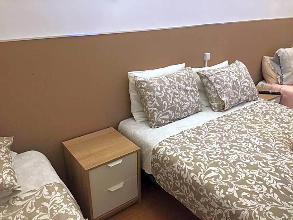 Lira Guest House B&B