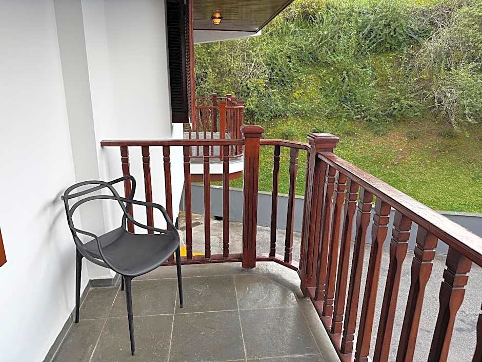 Suite with Hot and Cold Air Conditioning