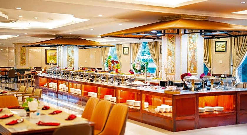 Van Phat Riverside Hotel