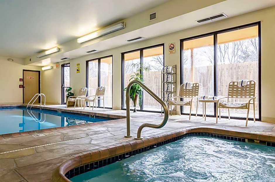 Quality Inn & Suites Manhattan