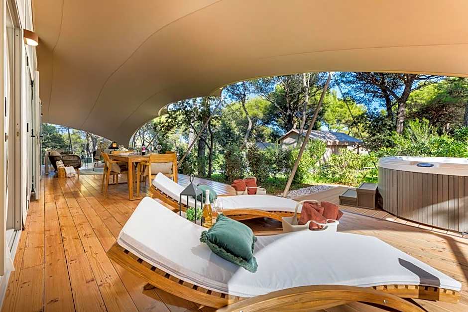 Arena One 99 Glamping