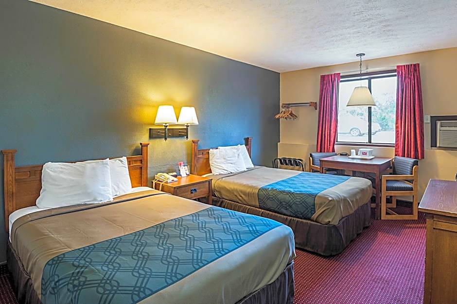 Econo Lodge Junction City I-70 Near Fort Riley