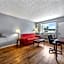 Super 8 by Wyndham Portsmouth - Norfolk