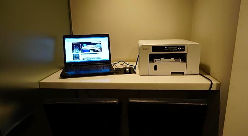 Hamilton Hotel Black