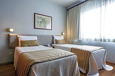 One-Bedroom Apartment with Twin Beds