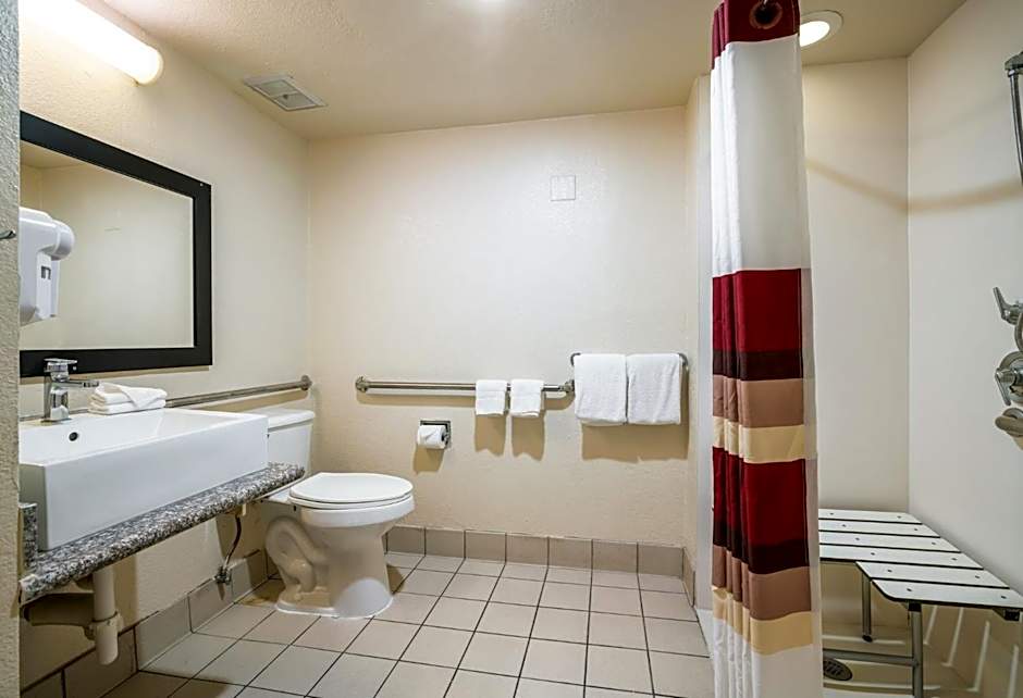 Red Roof Inn North Dallas - Park Central