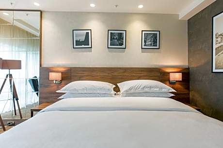 Superior Club Room, Signature Club Lounge lounge access