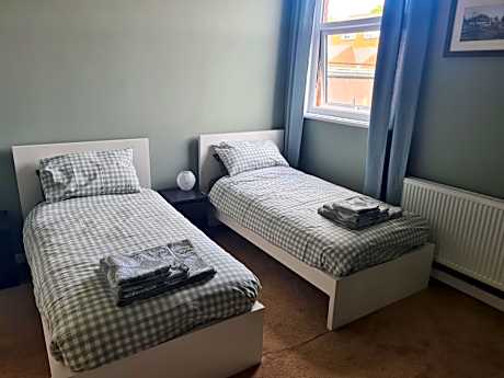 Standard Twin Room with Shared Bathroom