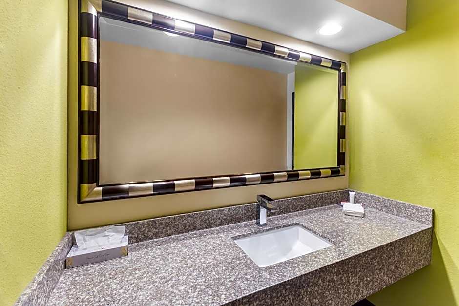 Travel Inn and Suites