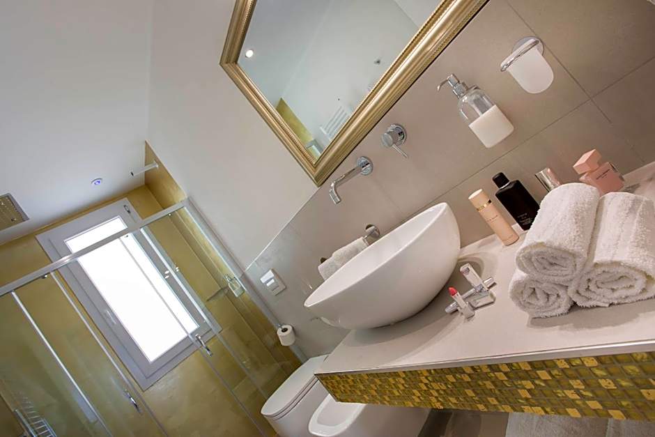 White Suite & Apartments
