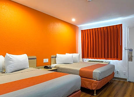 2 Full Beds | Smoking