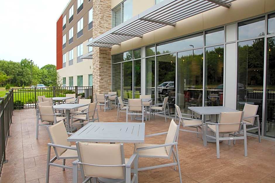 Holiday Inn Express & Suites Oswego By IHG