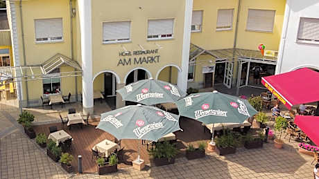 Warias Hotel & Restaurant