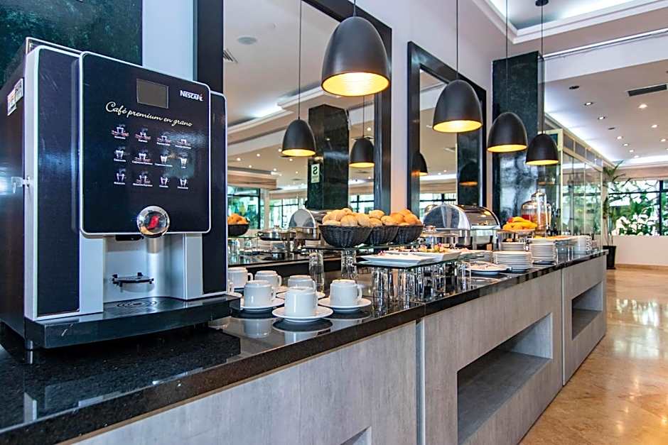 Miraflores Colon Hotel