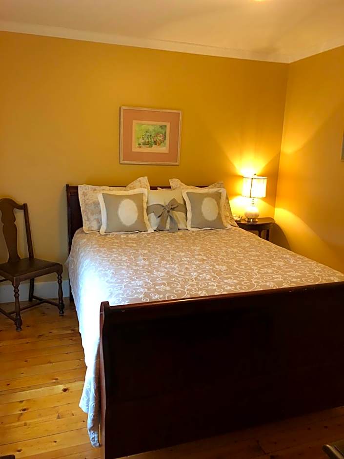 Photo 1 of 3 of Traditional 1 Queen Bed