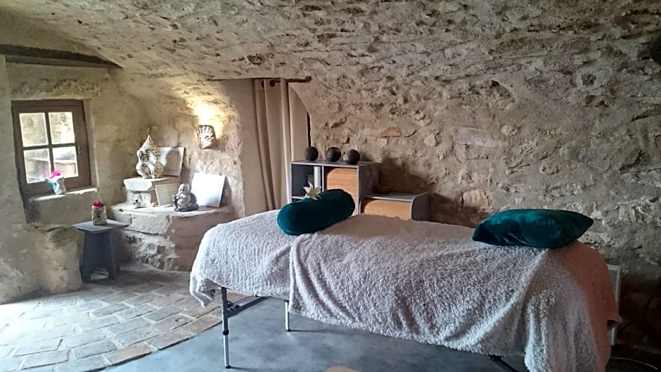 Suite Médiévale 40m2 chambre d' hôte du Mas Fabrègue