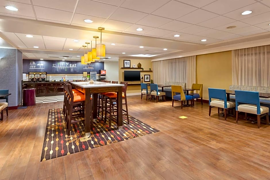 Hampton Inn By Hilton Waterbury