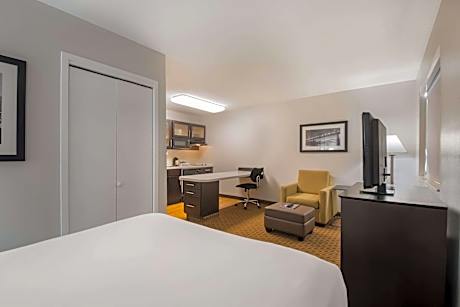 1 Queen Bed, Efficiency, Suite, Nonsmoking