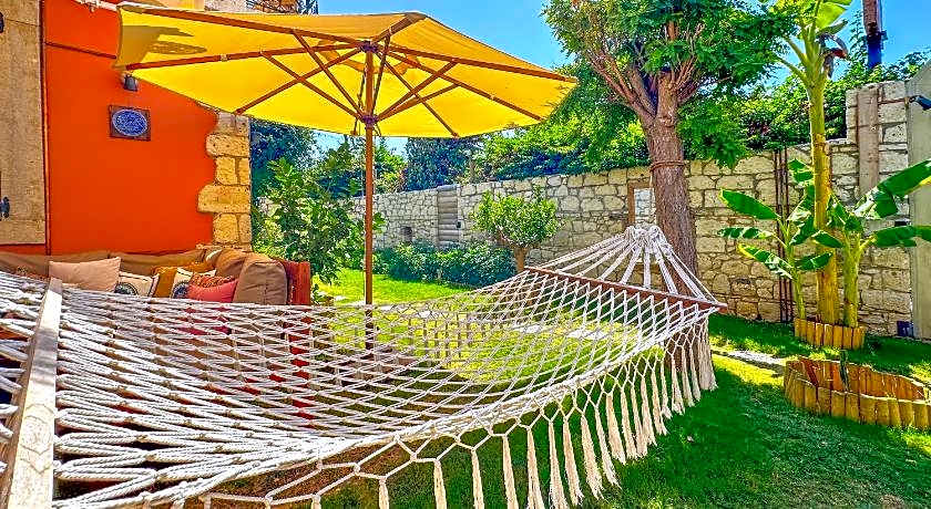 Banana Alaçatı Food & Stay - Adults Only