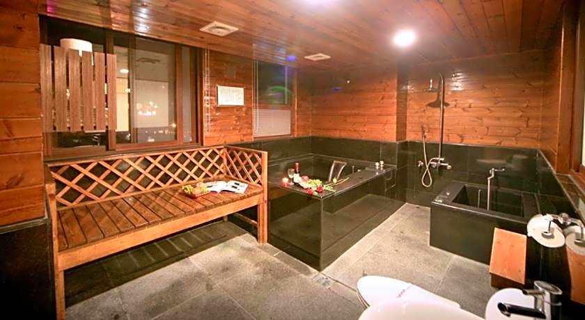 Ming Lu Holiday Hotel