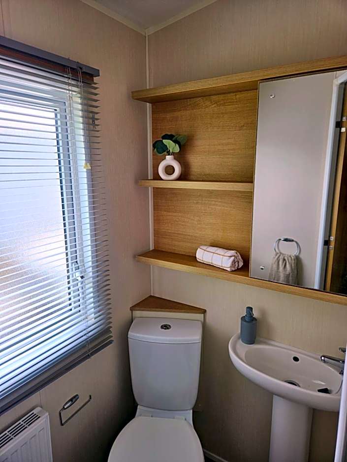 Lytham Luxe 6 Birth Caravan