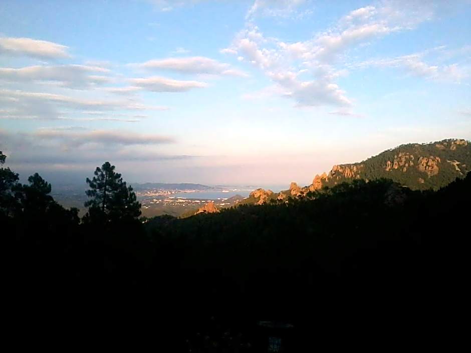 Chambre d'Hôtes avec kitchenette Vue Mer et montagnes L'Estérel Panoramique