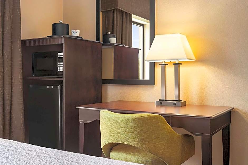 Hampton Inn By Hilton & Suites Pine Bluff