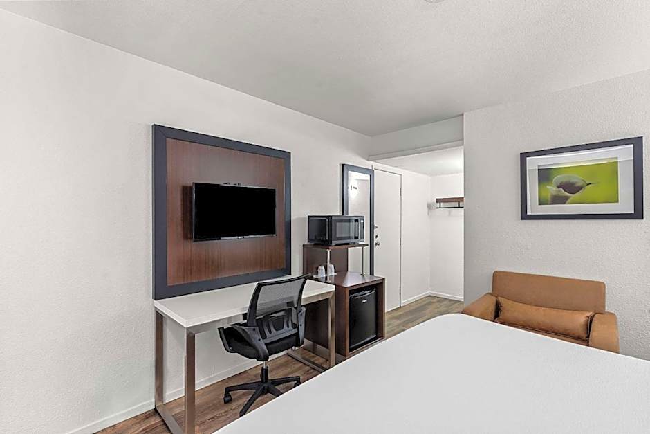 Econo Lodge Stockton near I-5 Fairgrounds