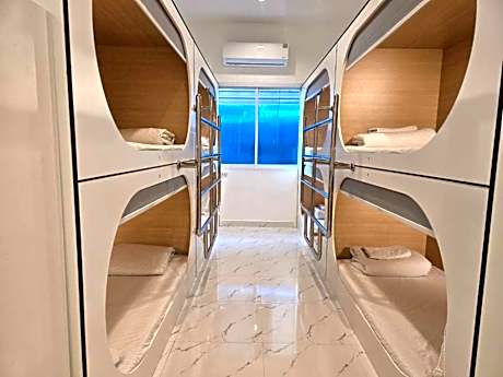Bunk Bed in Mixed Dormitory Room