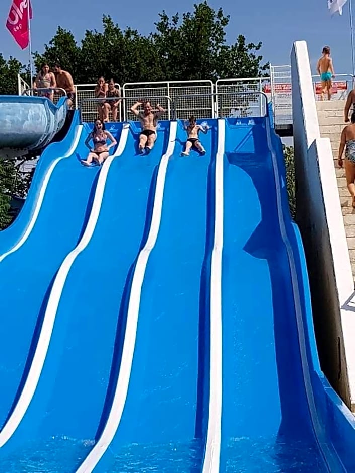 Mobil-home 4chambres-10 couchages - Parking gratuit - 2 accès piscines inclus dès 3 nuitées