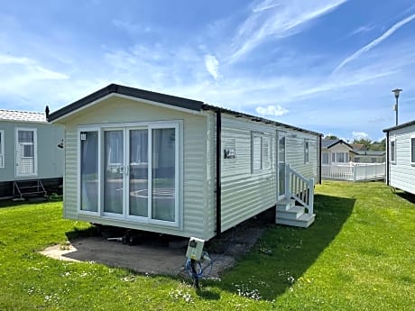 J2 static caravan at Fairway Holiday Park