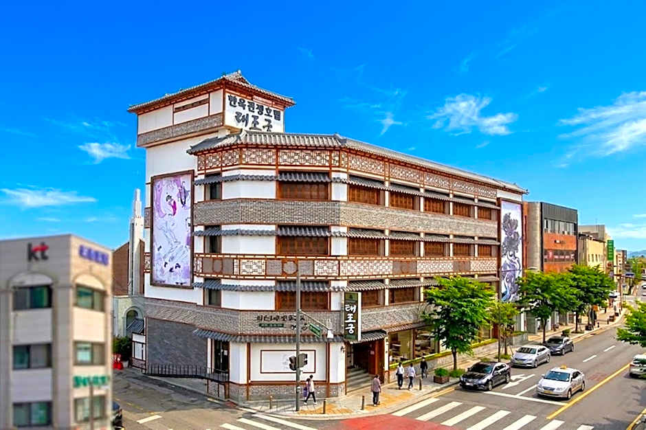 Jeonju Hanok Taejogung Hotel