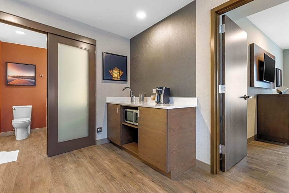 Cambria Hotel Omaha Downtown