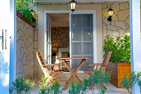 Queen Room with Garden View