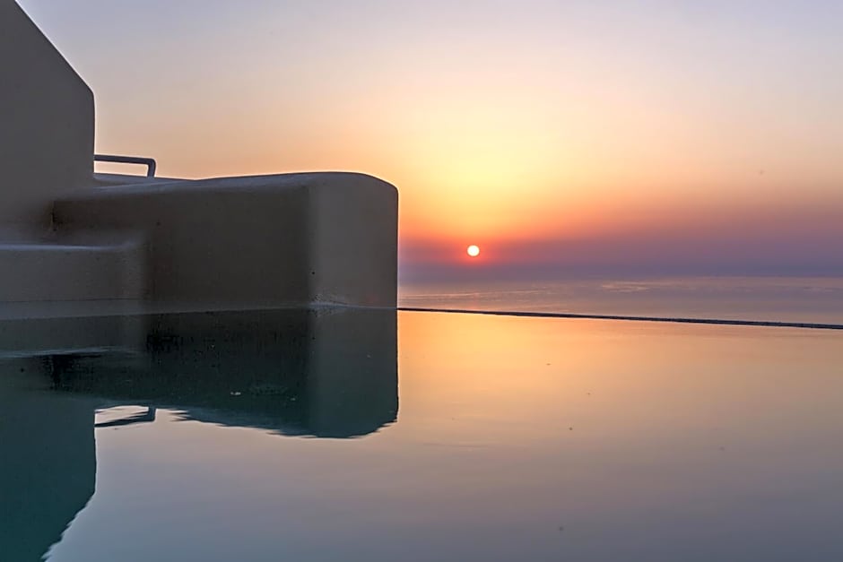 Skyfall Suites - Adults Only