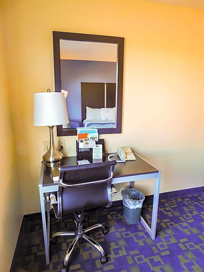 Days Inn & Suites by Wyndham Pocahontas