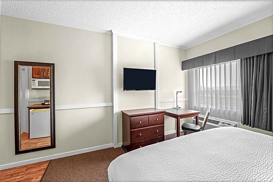 Days Inn by Wyndham Lamont