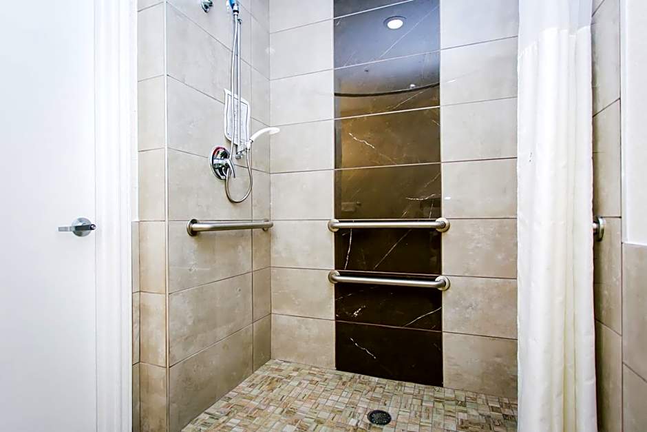 Scottish Inn & Suites