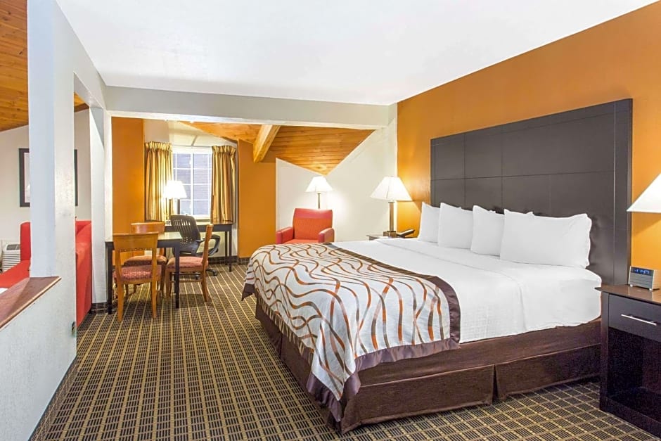 Baymont by Wyndham Muskegon
