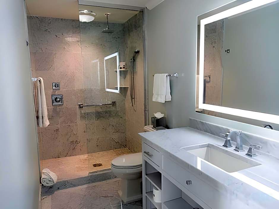 Bienville House Hotel