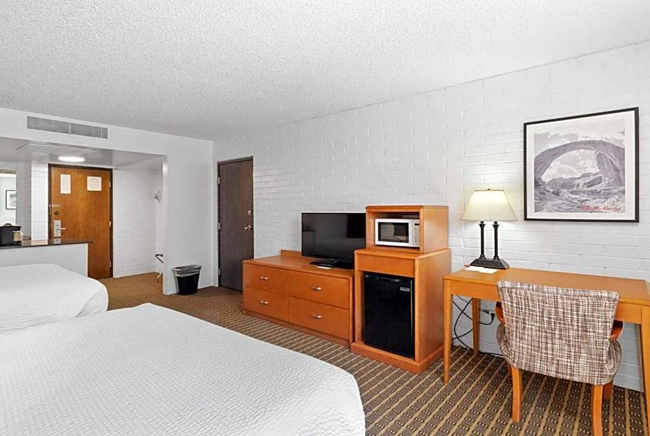 Ramada by Wyndham Richfield UT